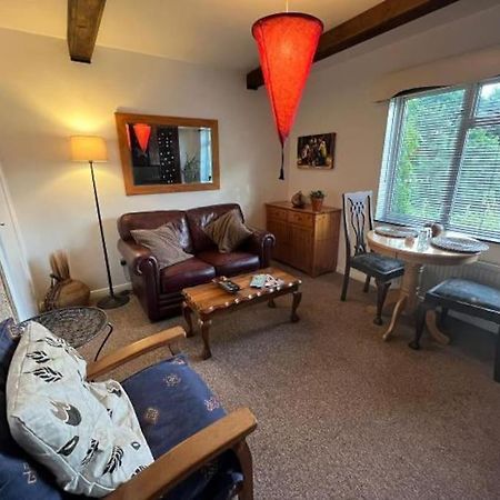 Cosy Private Accommodation In Corsham, Near Bath Екстериор снимка