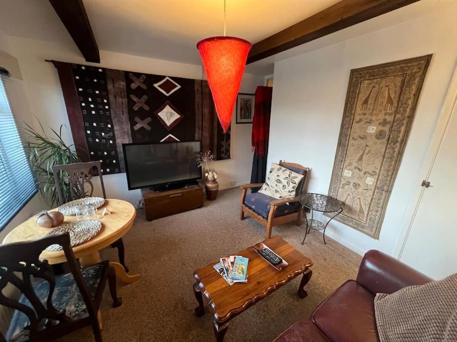 Cosy Private Accommodation In Corsham, Near Bath Екстериор снимка