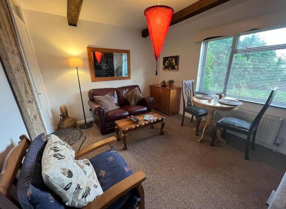 Cosy Private Accommodation In Corsham, Near Bath Екстериор снимка