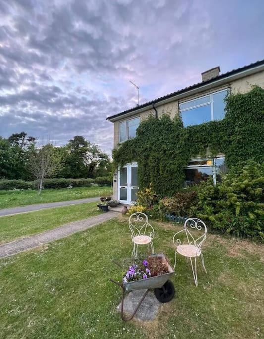 Cosy Private Accommodation In Corsham, Near Bath Екстериор снимка